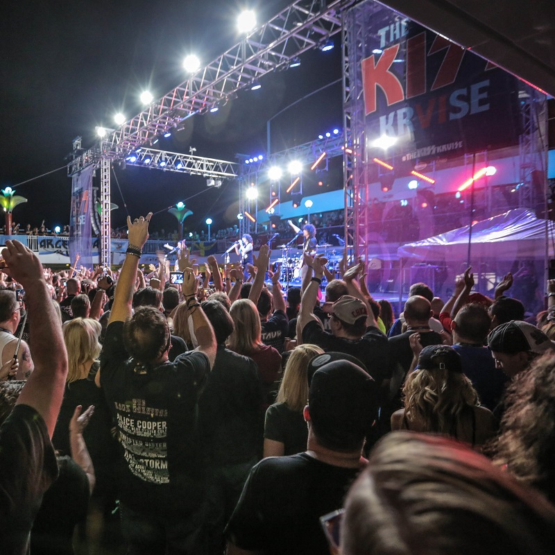 Kiss Concert crowd